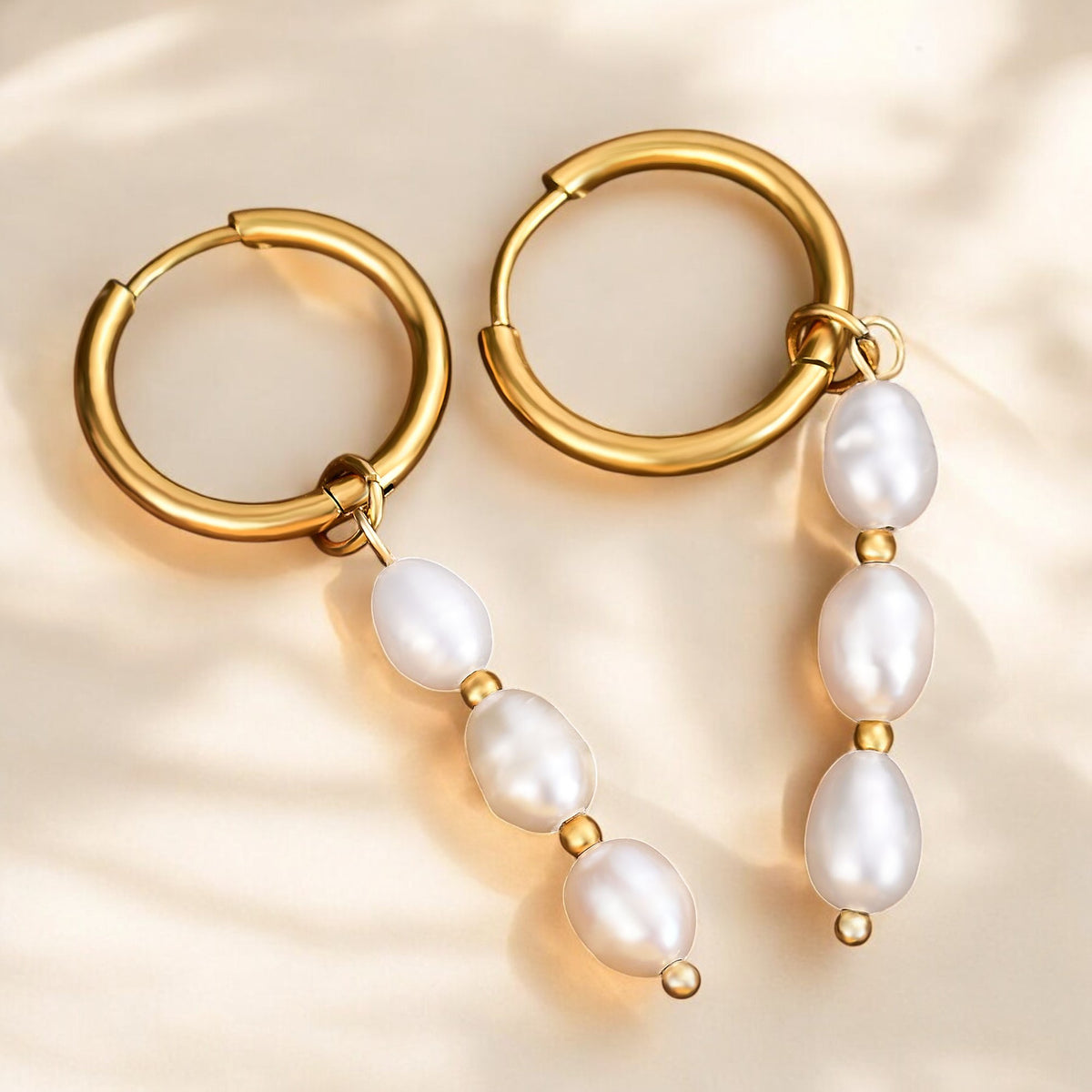 Glänzende Cascade Perlen Creolen