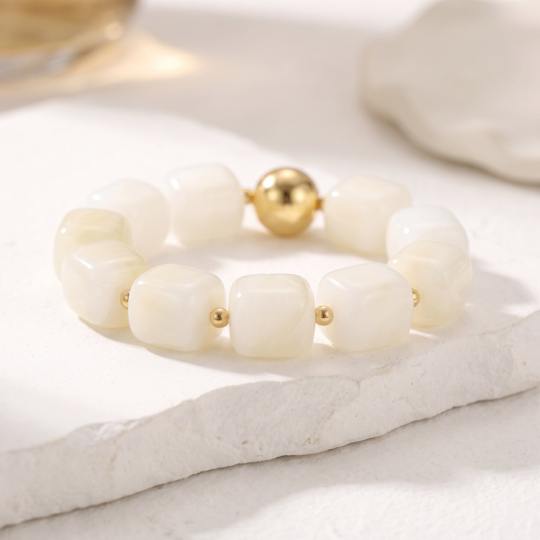 Mondbeschienenes elfenbeinfarbenes Chunky-Armband