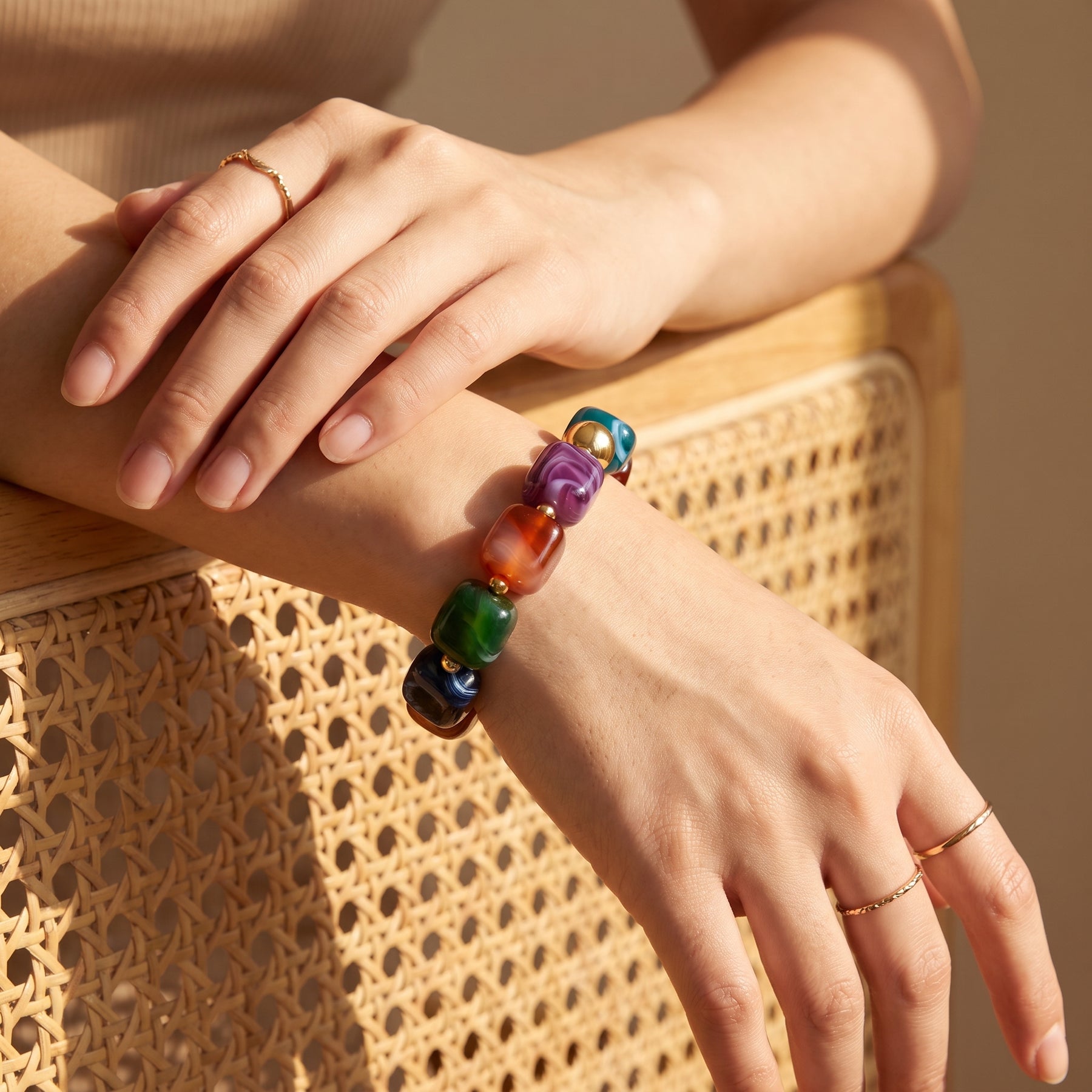 Mystisches Regenbogenfarbenes Chunky-Armband